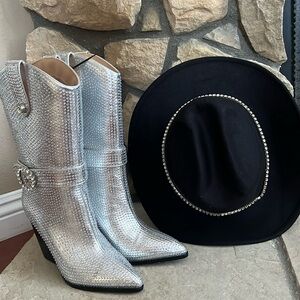 COWGIRL BOOTS